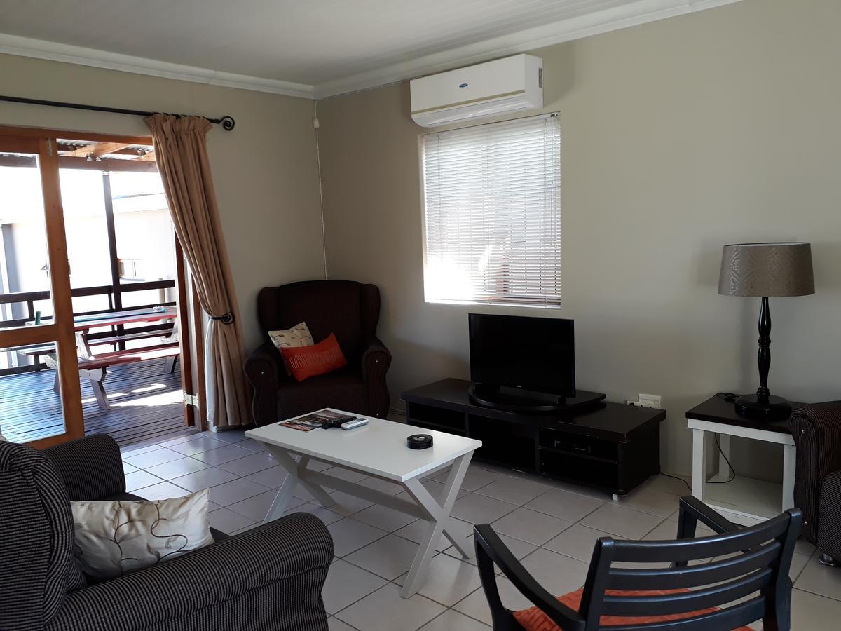 The Upper Deck Apartment Swellendam Bagian luar foto